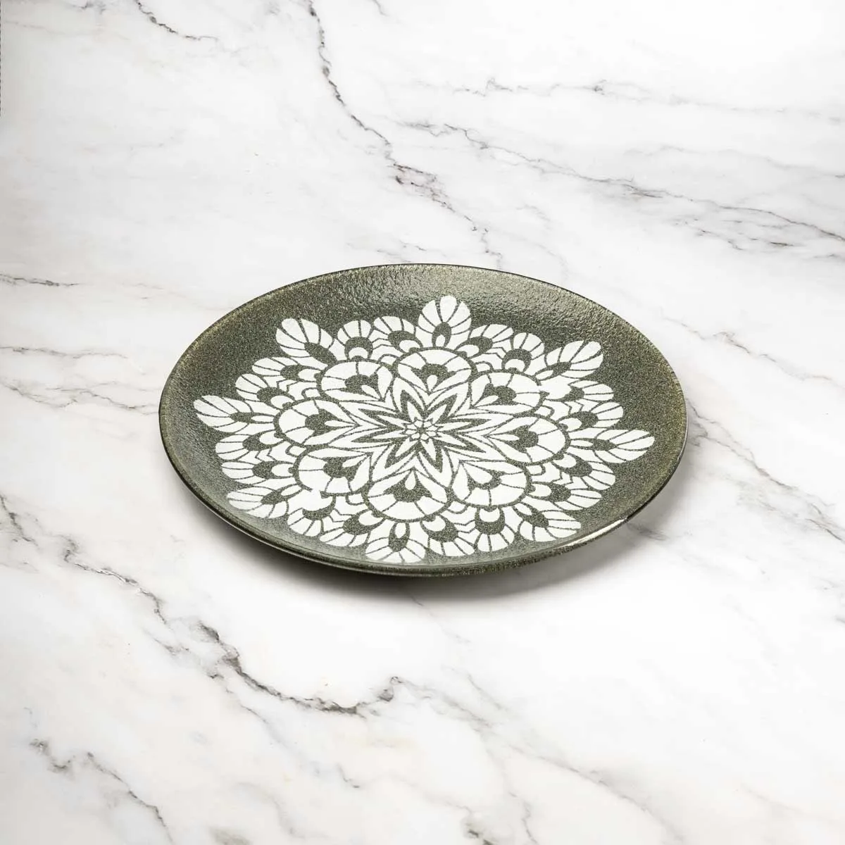 MGK_0634 Lace Round Nano Coupe Plate - Olive Green with White Patten - Image 1